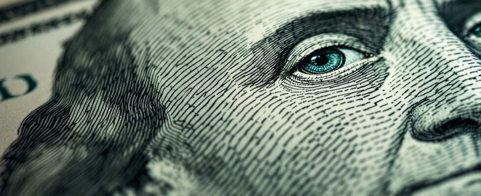 le dollar recule légèrement après avoir atteint des sommets, tandis que les investisseurs surveillent attentivement l'indice des prix à la consommation (ipc) américain.